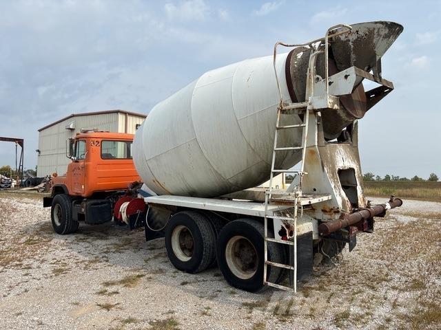 Mack DM690 水車