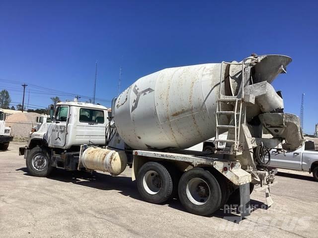 Mack DM690S 其他貨車