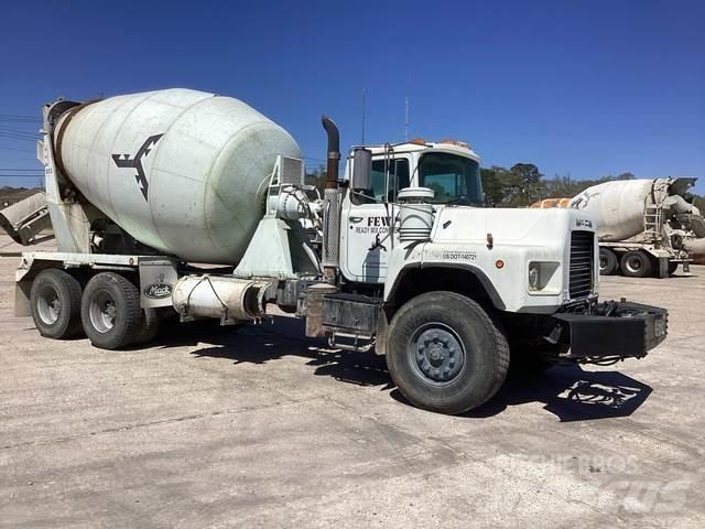Mack DM690S 其他貨車