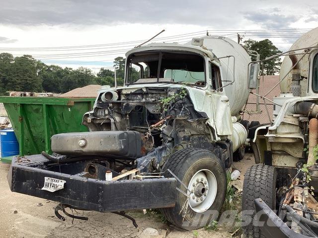 Mack DM690S 其他貨車