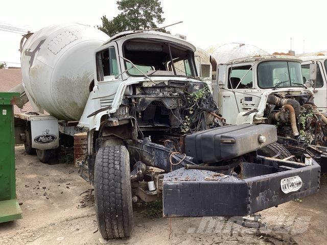 Mack DM690S 其他貨車