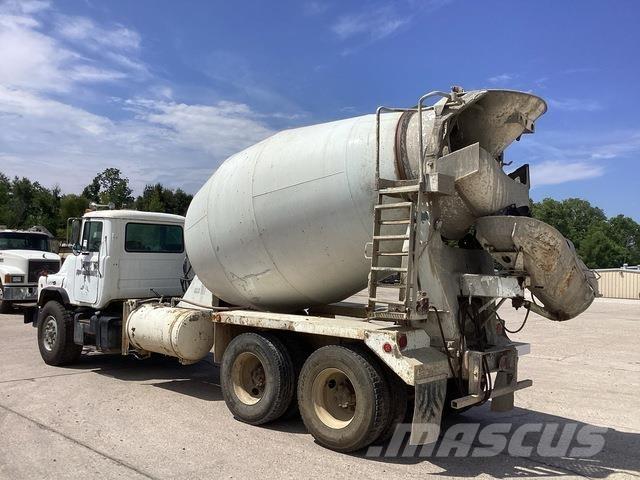 Mack DM690S 其他貨車