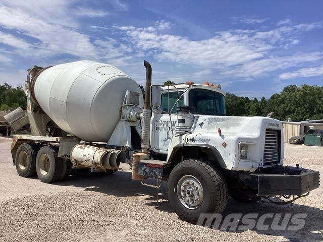 Mack DM690S 其他貨車