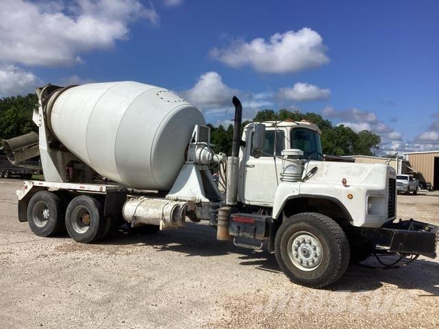 Mack DM690S 其他貨車