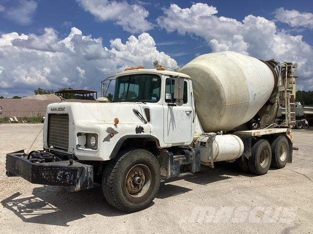 Mack DM690S 其他貨車