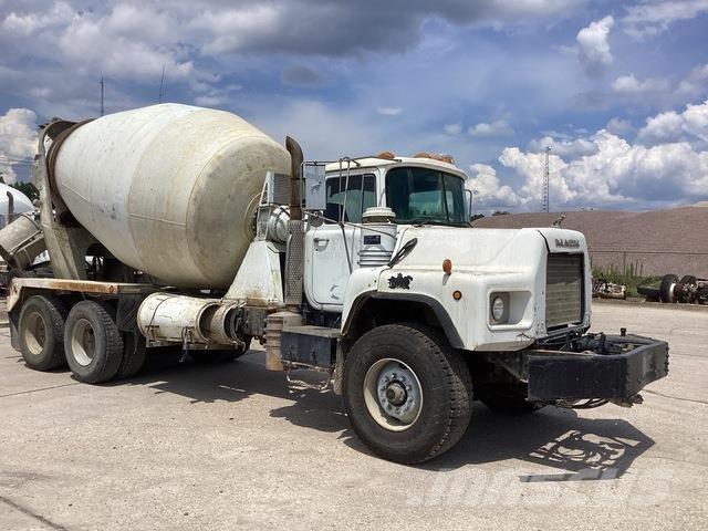 Mack DM690S 其他貨車