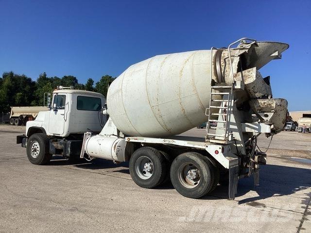 Mack DM690S 其他貨車