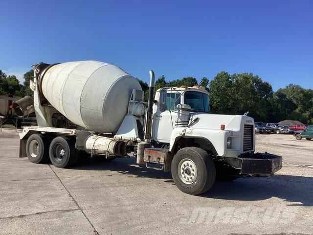 Mack DM690S 其他貨車