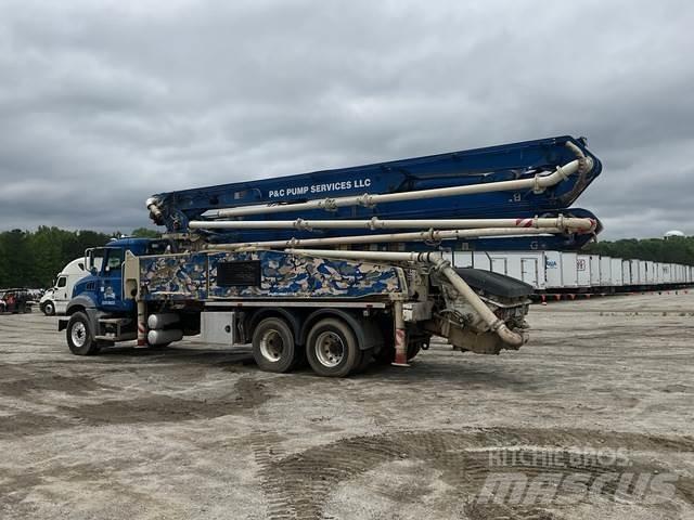 Mack GR64B 混凝土泵浦
