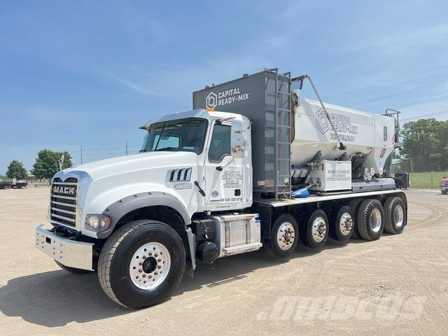 Mack GR64F 混凝土車