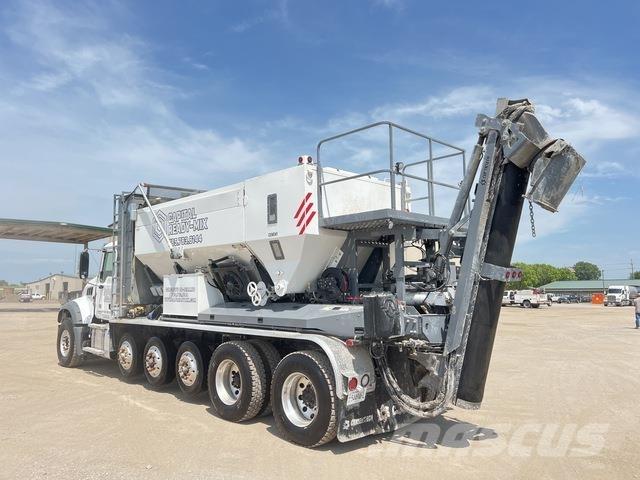 Mack GR64F 混凝土車