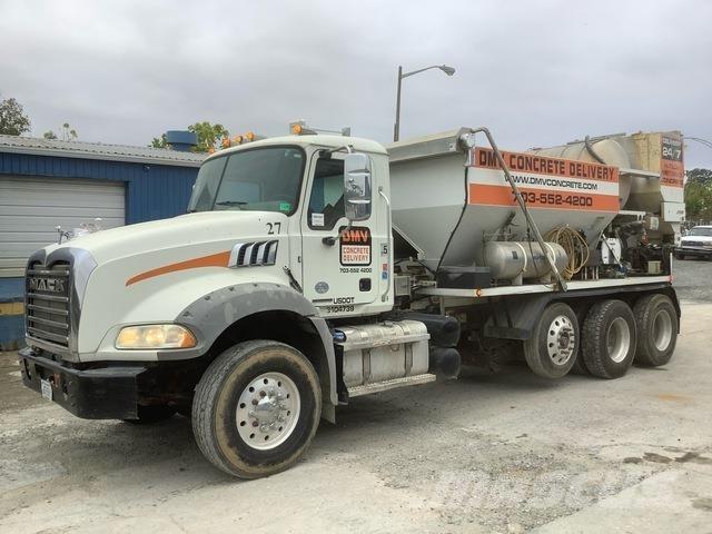 Mack Granite 混凝土車