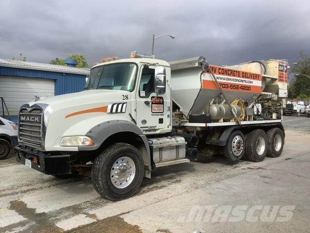 Mack Granite 混凝土車