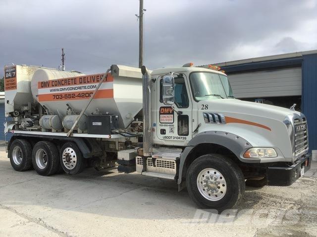 Mack Granite 混凝土車