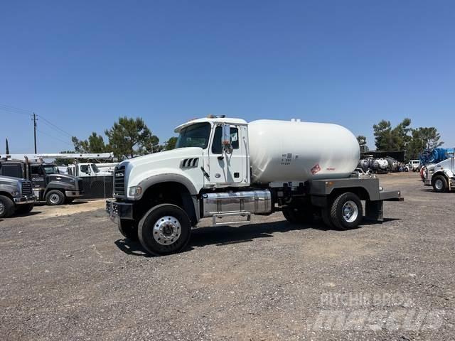 Mack GU432 運油車