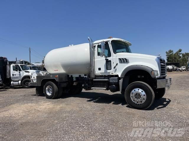 Mack GU432 運油車