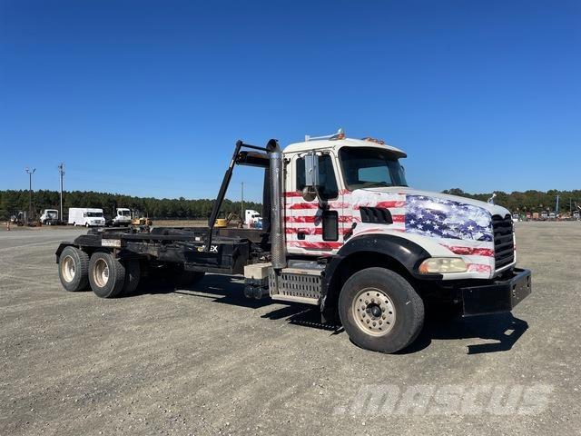 Mack GU533 吊鉤式起重車