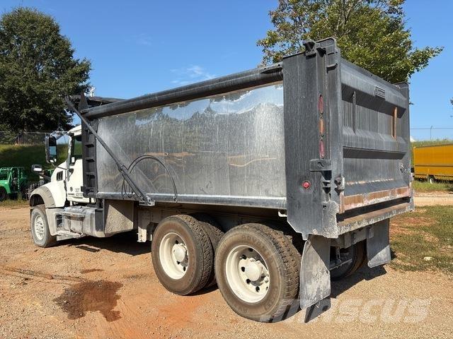 Mack GU713 傾卸式卡車