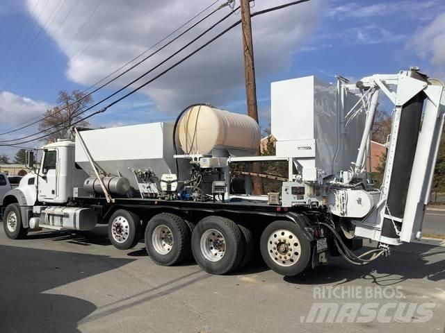Mack GU713 混凝土車