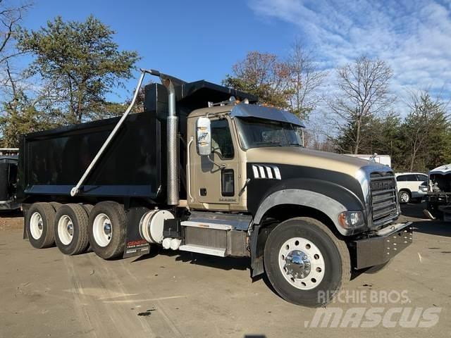 Mack GU713 傾卸式卡車