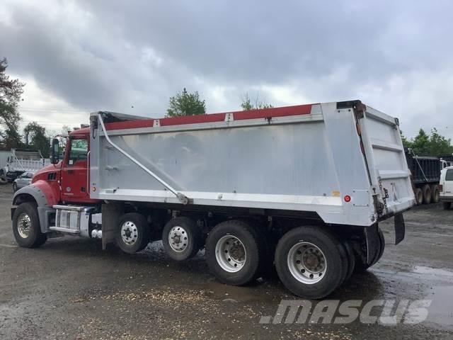 Mack GU713 傾卸式卡車