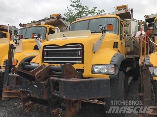 Mack GU713 傾卸式卡車