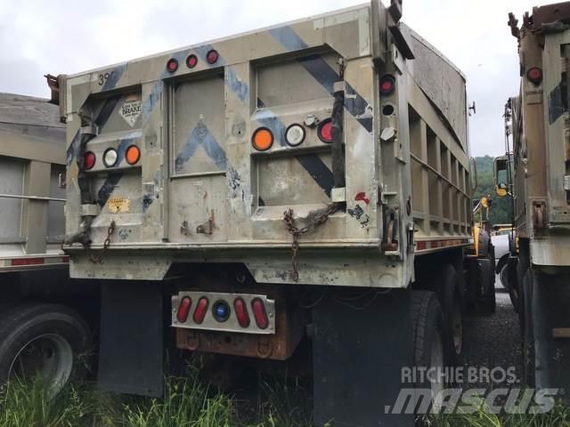 Mack GU713 傾卸式卡車