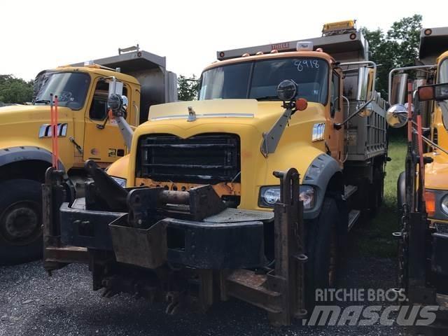 Mack GU713 傾卸式卡車