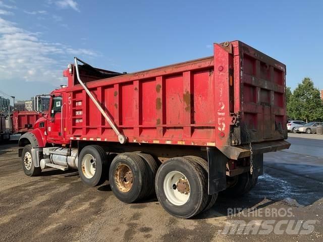 Mack GU713 傾卸式卡車