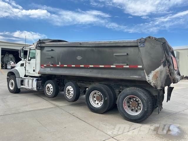 Mack GU713 傾卸式卡車