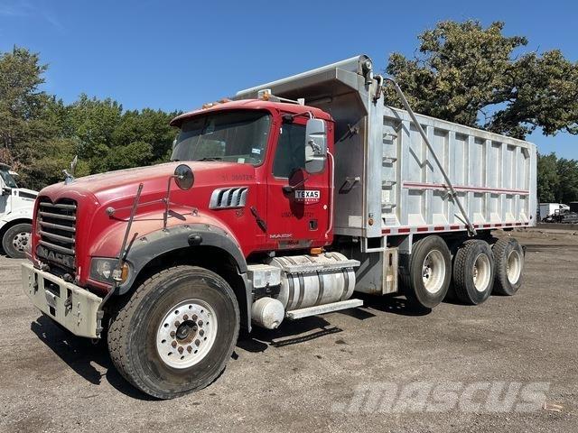 Mack GU713 傾卸式卡車