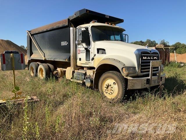 Mack GU713 傾卸式卡車