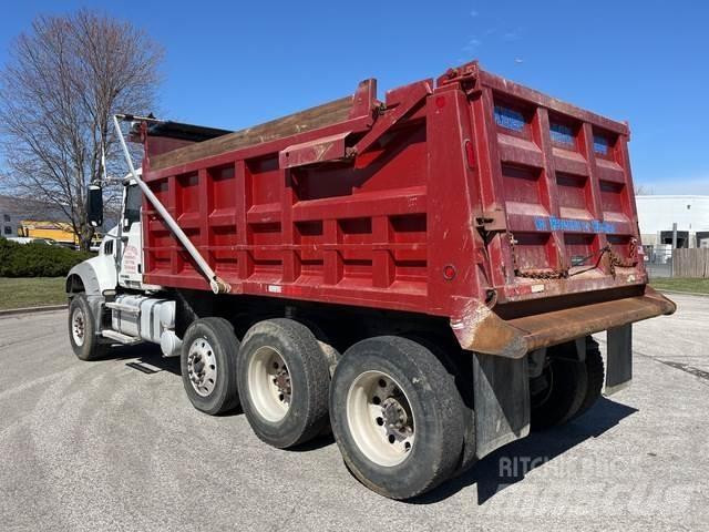 Mack GU714 傾卸式卡車