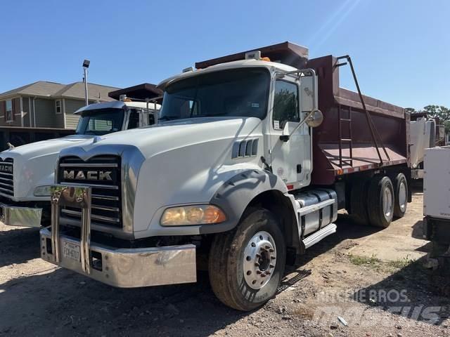 Mack GU813 傾卸式卡車