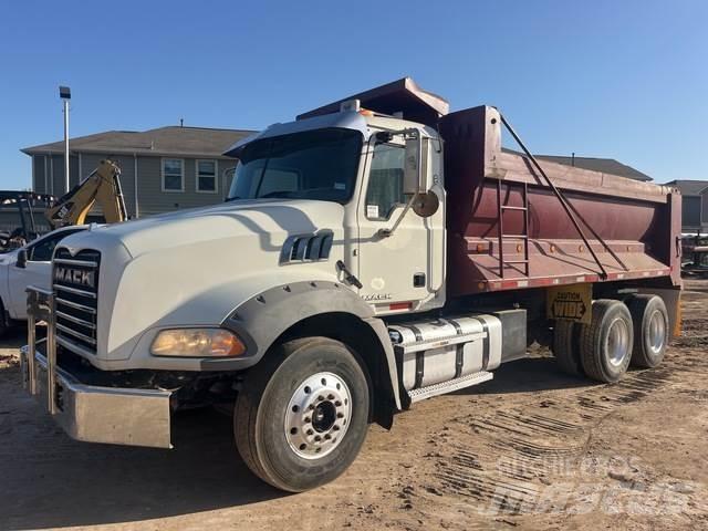 Mack GU813 傾卸式卡車