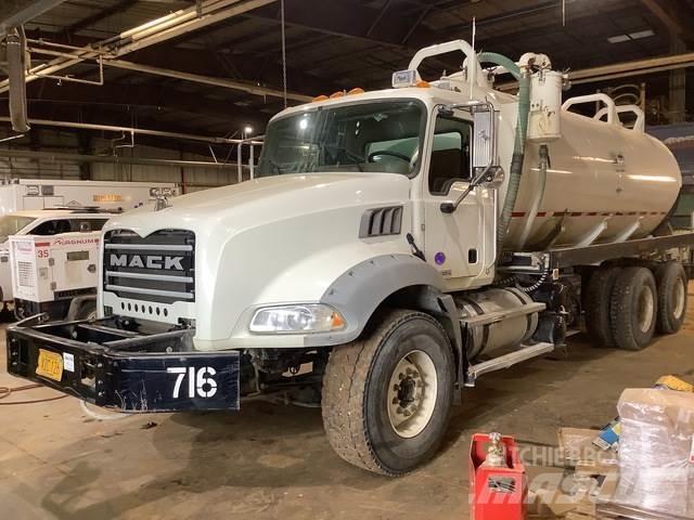 Mack GU813 運油車