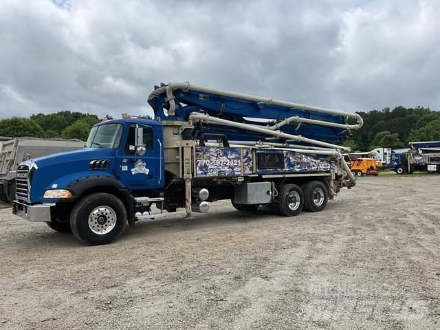 Mack GU813 混凝土泵浦