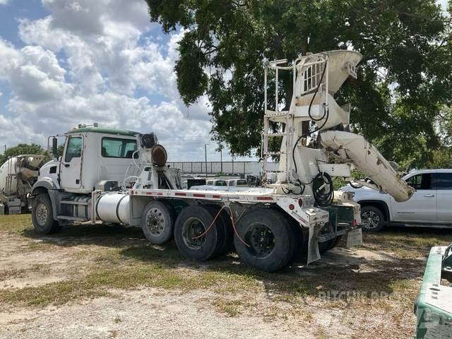 Mack GU813 其他貨車