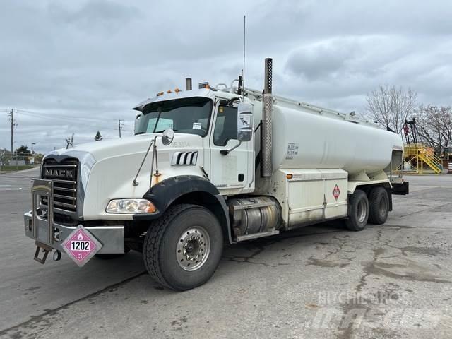 Mack GU813 運油車