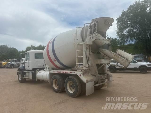 Mack GU813 其他貨車