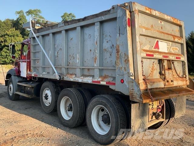 Mack GU813 傾卸式卡車