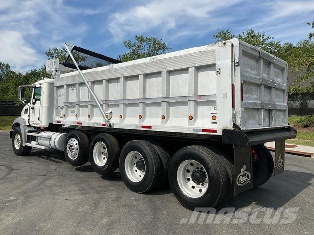 Mack GU813 傾卸式卡車
