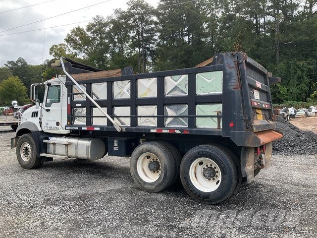 Mack GU813 傾卸式卡車