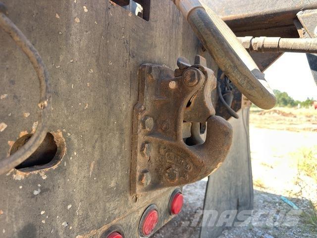 Mack GU813 裝載運輸卡車