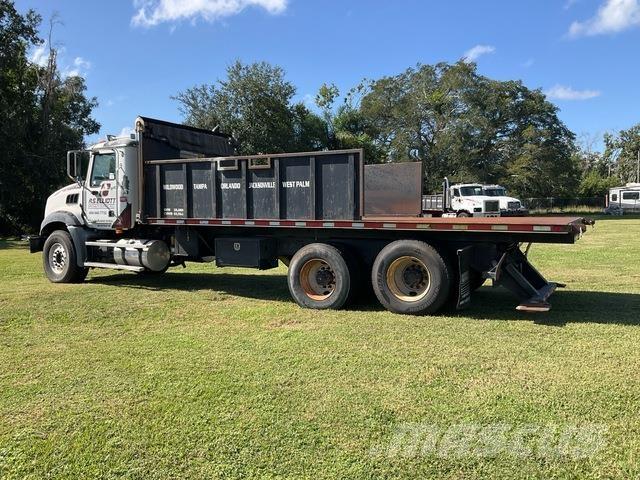 Mack GU813 傾卸式卡車