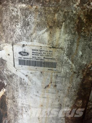 Mack LE613 垃圾車