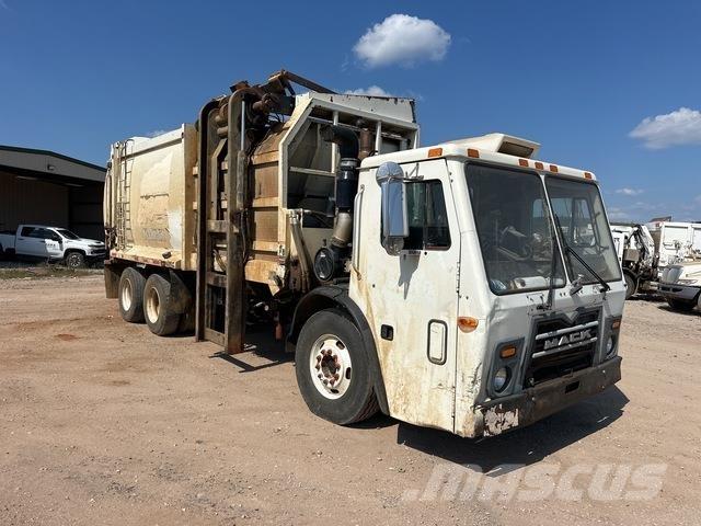 Mack LEU613 垃圾車
