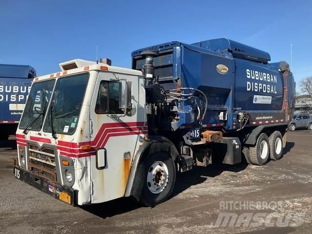 Mack LEU633 垃圾車