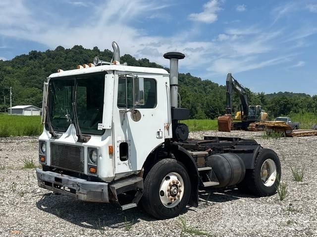 Mack MR688P 終端式曳引機