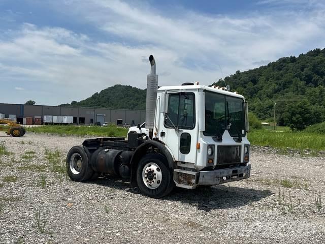 Mack MR688P 終端式曳引機
